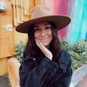 Meet your Posher, Hailey
